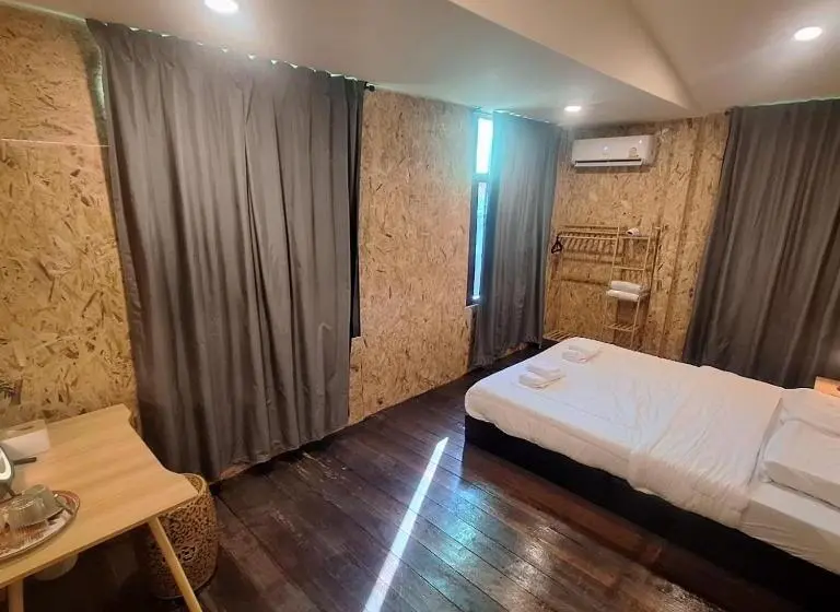 バス共有のスタンダードルーム, Sunzi Boutique Hostel : ซันซิ บูทีค โฮสเทล