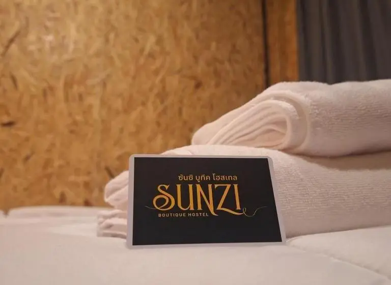 バス共有のスタンダードルーム, Sunzi Boutique Hostel : ซันซิ บูทีค โฮสเทล