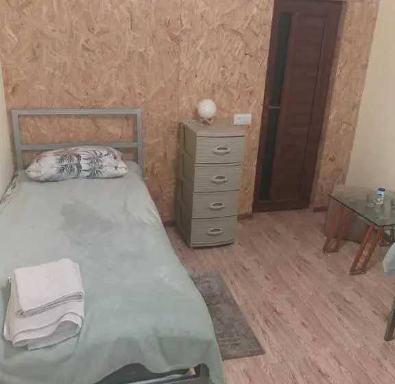 اتاق استاندارد, Lucy B&b