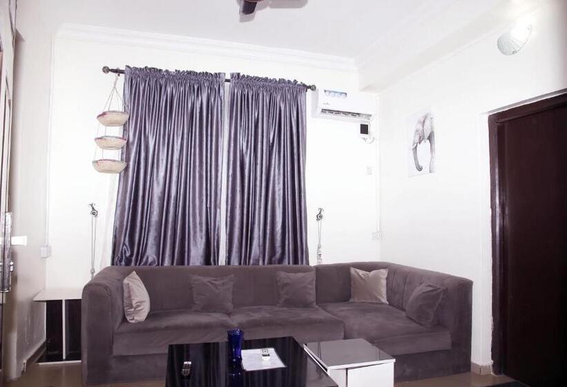 آپارتمان 1 خوابه, Ms Cynthia