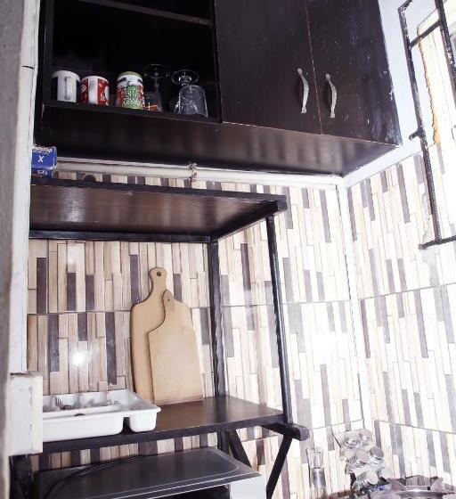 آپارتمان 1 خوابه, Ms Cynthia