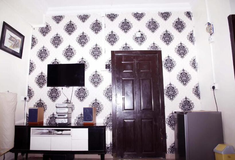 آپارتمان 1 خوابه, Ms Cynthia