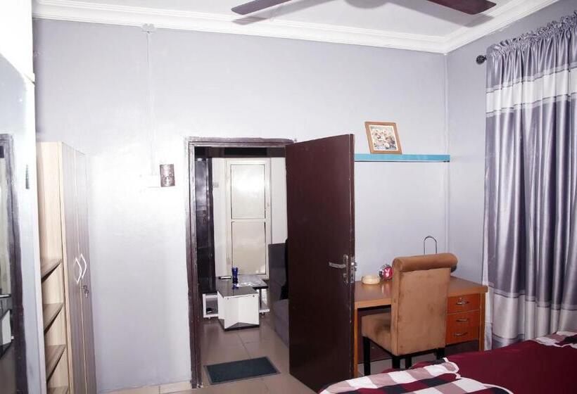 آپارتمان 1 خوابه, Ms Cynthia