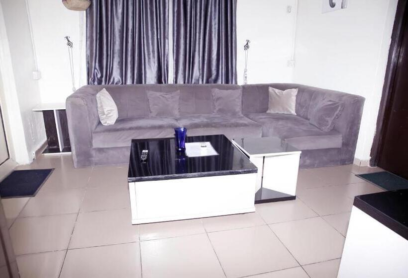 آپارتمان 1 خوابه, Ms Cynthia