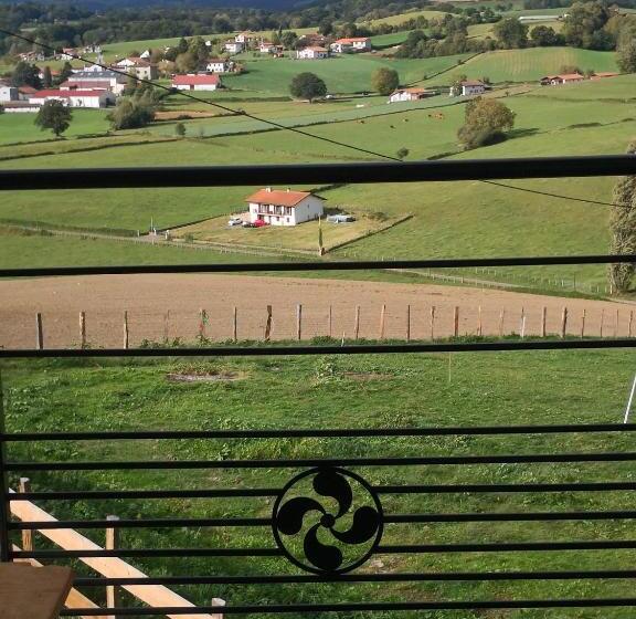 חדר סטנדרט עם טרסה, Gites Mendiburia