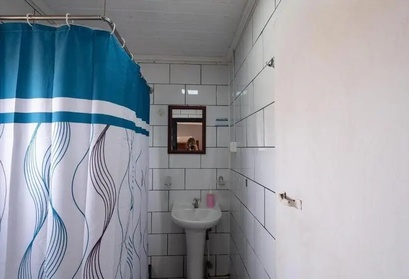 اتاق استاندارد سه نفره, Löf Hostal