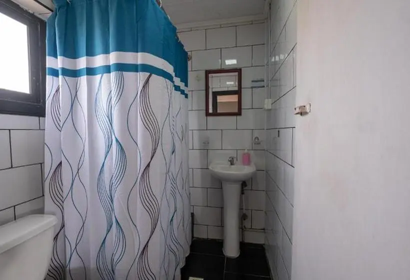 اتاق استاندارد سه نفره, Löf Hostal