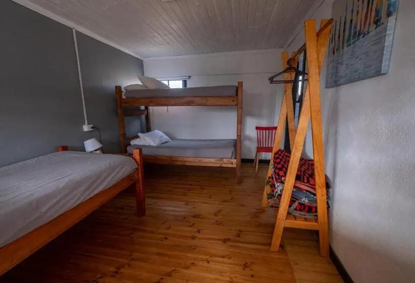 اتاق استاندارد سه نفره, Löf Hostal