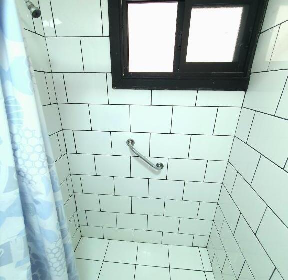 共用房间的床, Löf Hostal