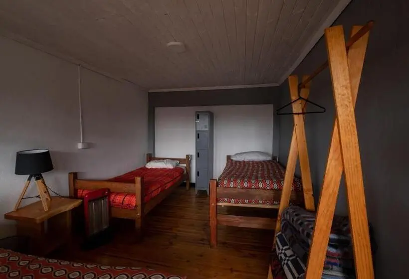 تختخواب در اتاق مشترک, Löf Hostal