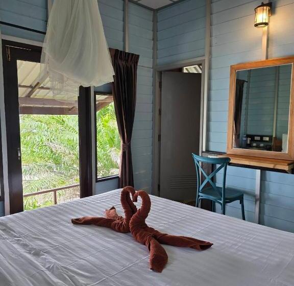 חדר סטנדרט עם מרפסת, Phi Phi Private Beach Resort