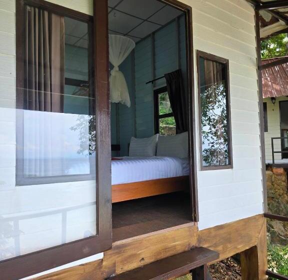 חדר סטנדרט עם מרפסת, Phi Phi Private Beach Resort