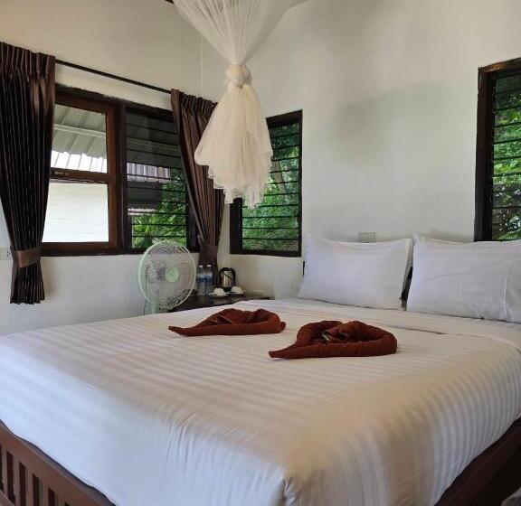 غرفة قياسية مزوَّدة بشُرفة, Phi Phi Private Beach Resort
