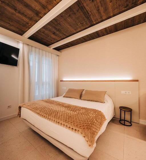 جناح مزود بجاكوزى, Casa Pelegrí