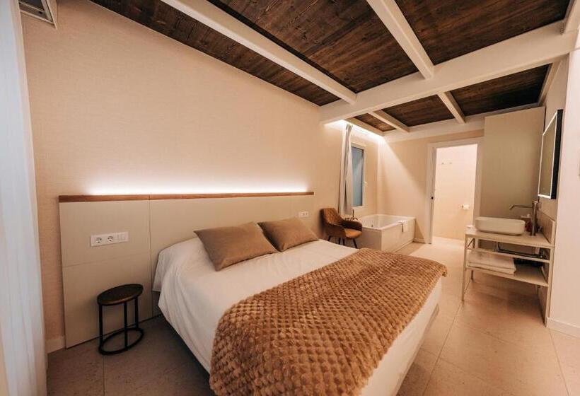 جناح مزود بجاكوزى, Casa Pelegrí