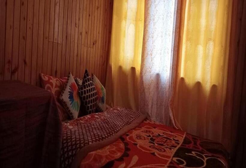 Семейный Номер, Lolegaon Farmstay By Stayapsrt