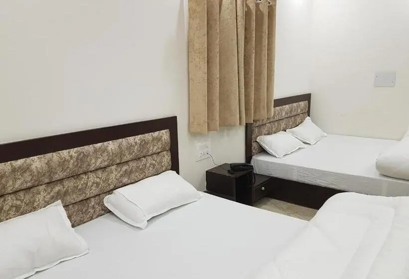 اتاق استاندارد چهار تخته, New Gokul Grand