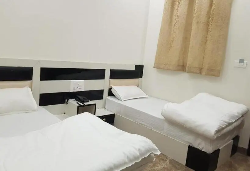 اتاق لوکس سه تخته, New Gokul Grand
