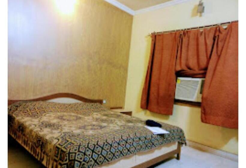 חדר דלוקס, Shri Ram International Varanasi