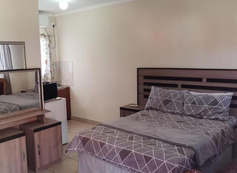 חדר אקונומי, Ngisaphila Guesthouse