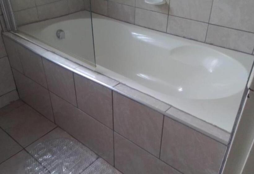 חדר אקונומי, Ngisaphila Guesthouse