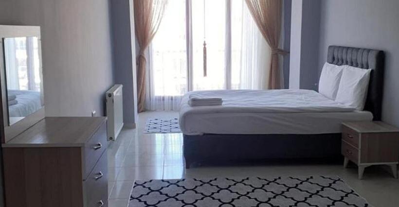 דירת חדר, Rosse