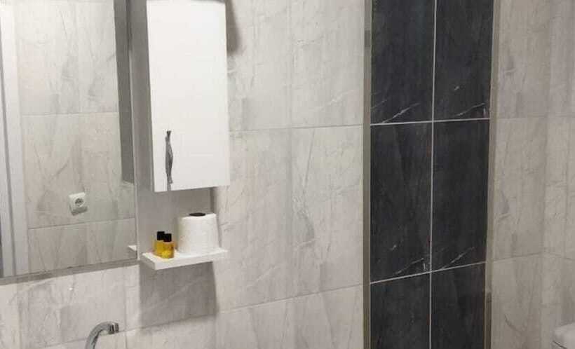 דירת חדר, Rosse