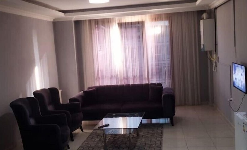 דירת חדר, Rosse