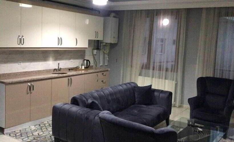 דירת חדר, Rosse