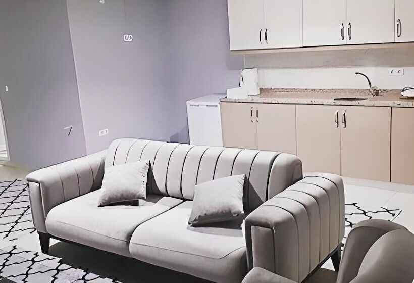 דירת חדר, Rosse