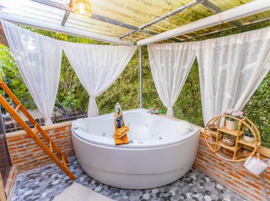 标准间带漩涡浴缸, Farm Hi Nan ฟาร์มไฮ่น่าน