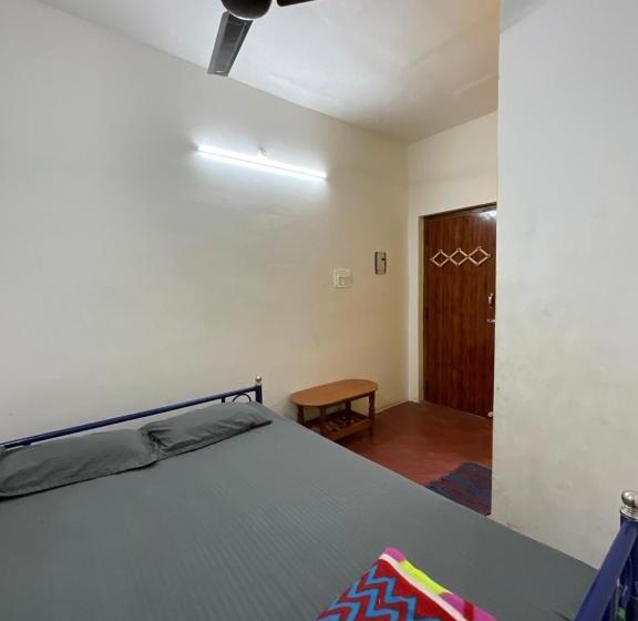 חדר אקונומי, T2 By Livelehood Habitat