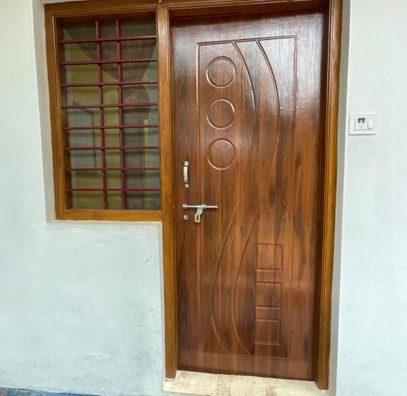 חדר אקונומי, T2 By Livelehood Habitat