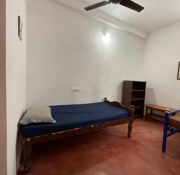 חדר סטנדרט לשלושה, T2 By Livelehood Habitat