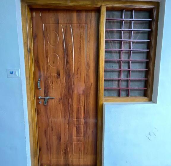 חדר סטנדרט לשלושה, T2 By Livelehood Habitat