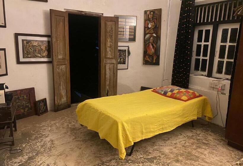 标准单人间, Segar Art Gallery