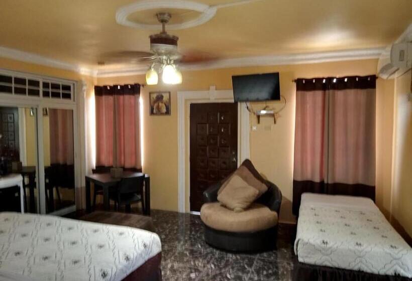 اتاق خانوادگی, Cas Bed And Breakfast