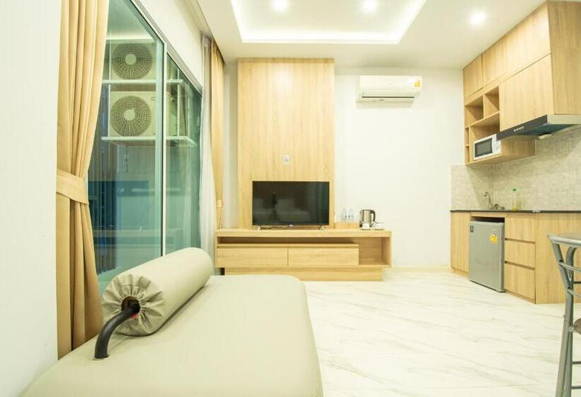 Номер Стандарт Вид на Бассейн, D Eco Hotel Health Center Pattaya