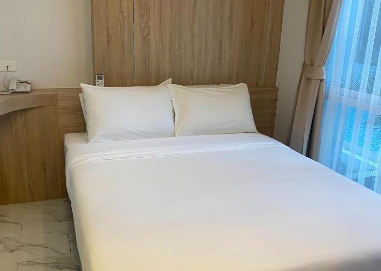 Номер Стандарт Вид на Бассейн, D Eco Hotel Health Center Pattaya
