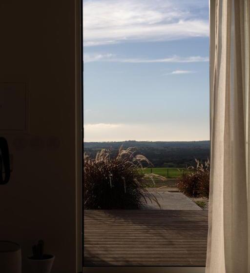 غرفة قياسية داخلية, Alàpega, Live Slow