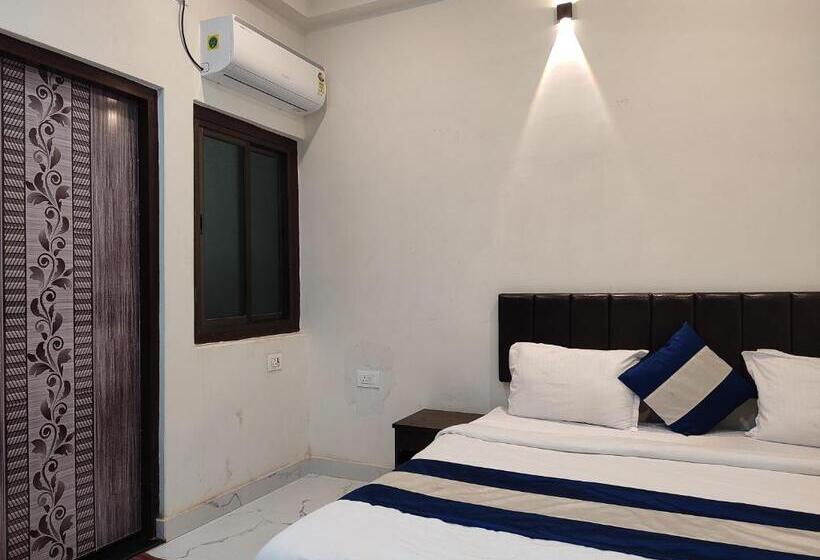 Camera Deluxe, Mahadev Inn