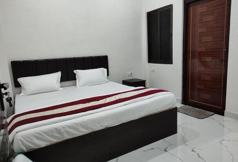 Camera Deluxe, Mahadev Inn