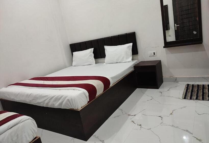 デラックストリプルルーム, Mahadev Inn