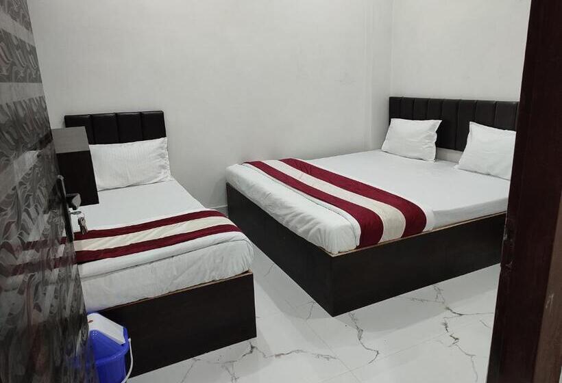 Camera Tripla Deluxe, Mahadev Inn