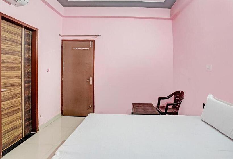 トリプルクラシックルーム, Oyo R.k Bohra Guest House