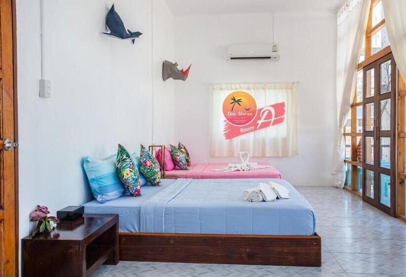 Четырехместный Номер Стандарт с Балконом, Tamtawan Guesthouse   ตามตะวันเกสเฮ้าส์