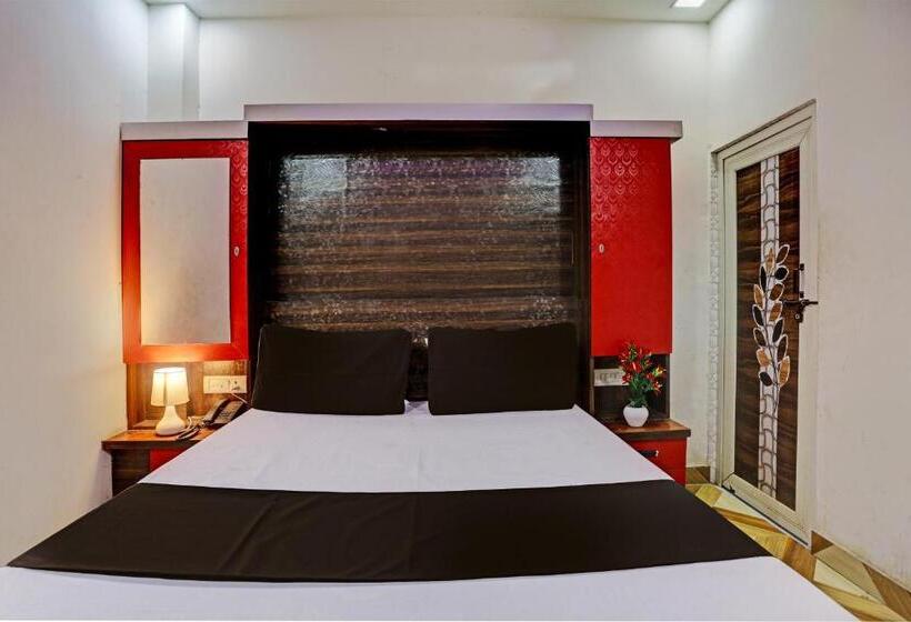 اتاق کلاسیک سه تخته, Oyo Flagship New Rajpoot Hotel Banquet