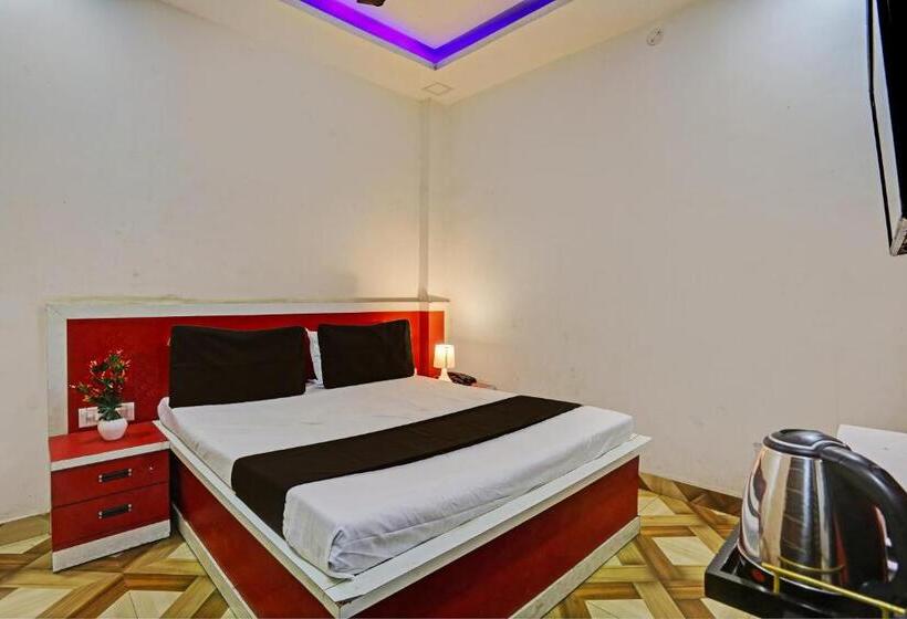 اتاق کلاسیک سه تخته, Oyo Flagship New Rajpoot Hotel Banquet