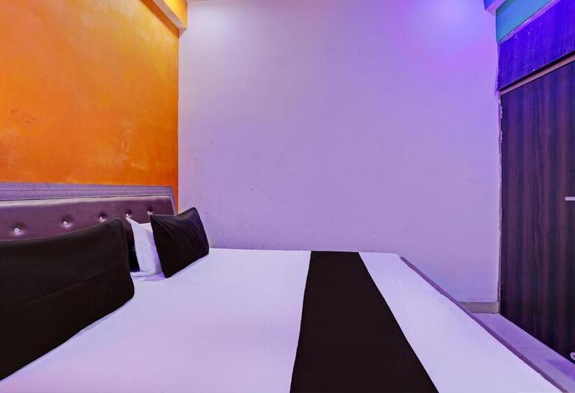 اتاق کلاسیک سه تخته, Oyo Flagship New Rajpoot Hotel Banquet