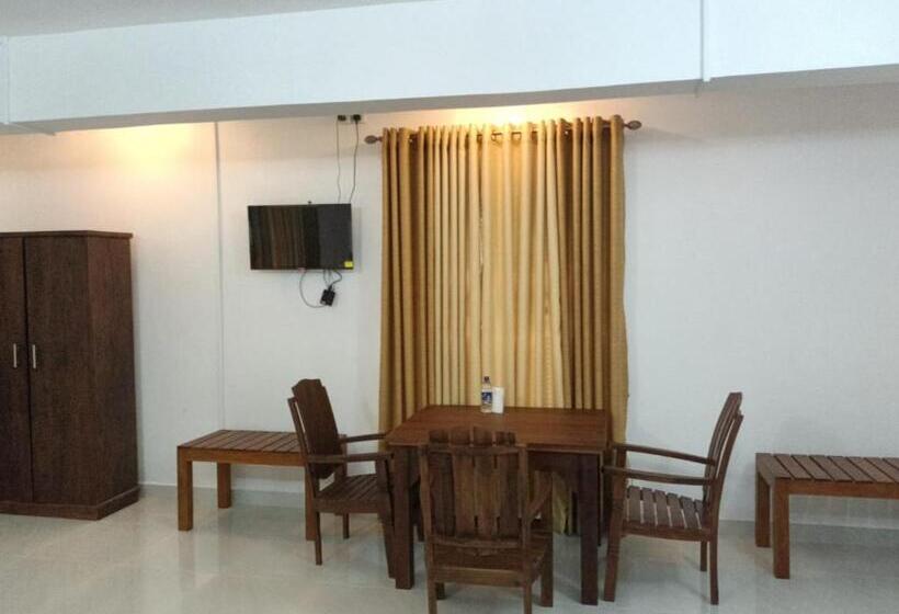 带阳台的三人标准间, Spice Village Hotel & Restaurant